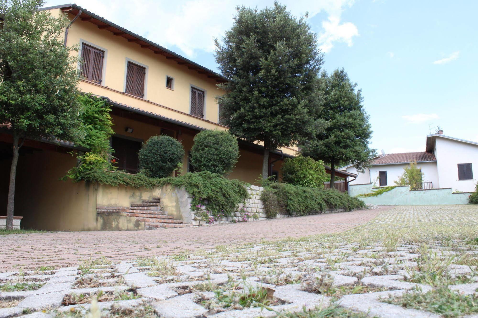 Osteria Della Posta Hotel Poggio Picenze Bagian luar foto