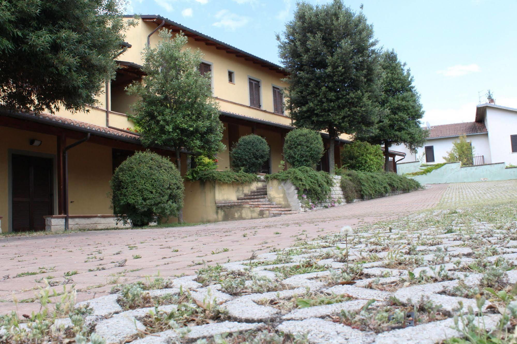 Osteria Della Posta Hotel Poggio Picenze Bagian luar foto