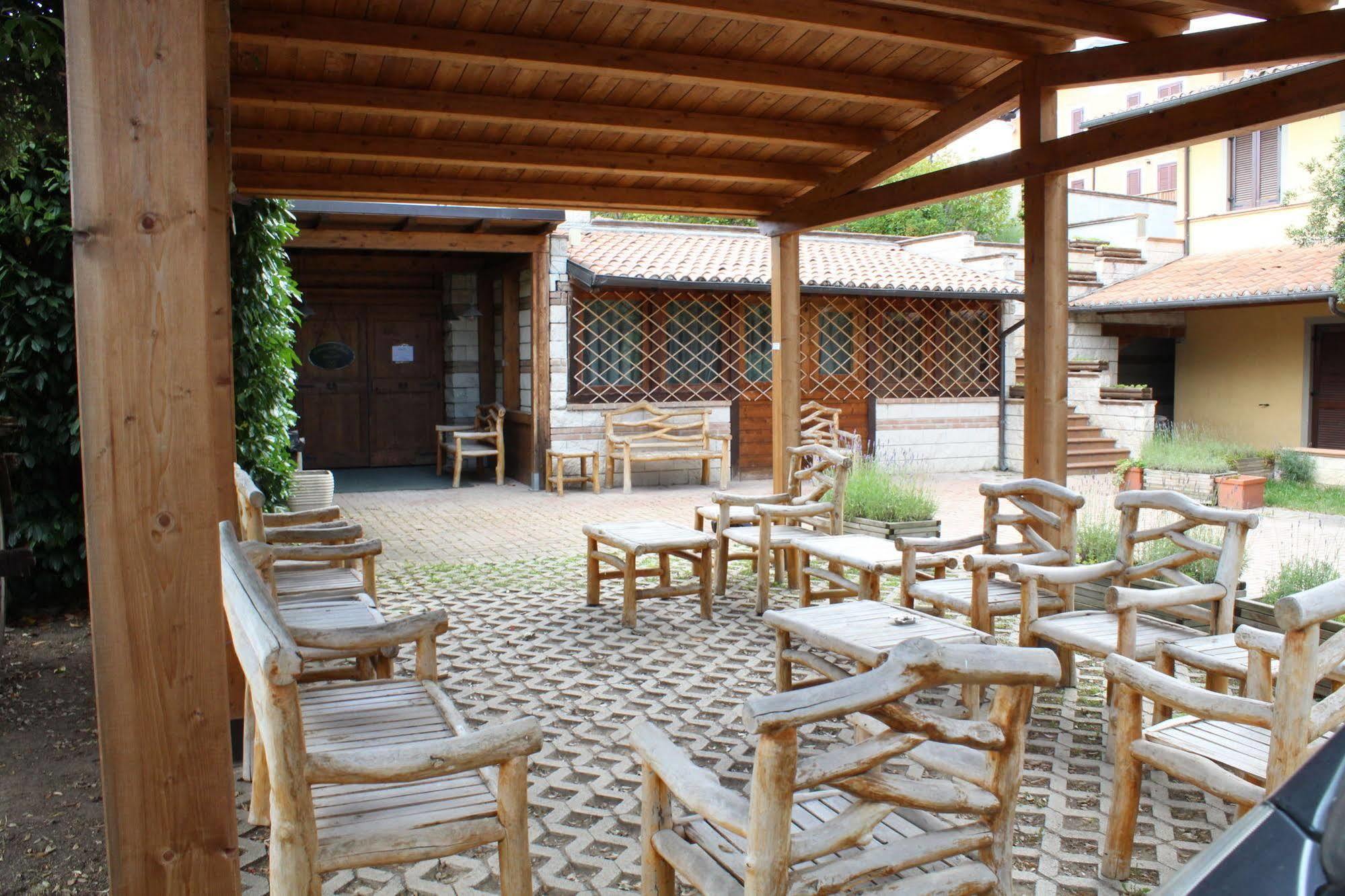 Osteria Della Posta Hotel Poggio Picenze Bagian luar foto
