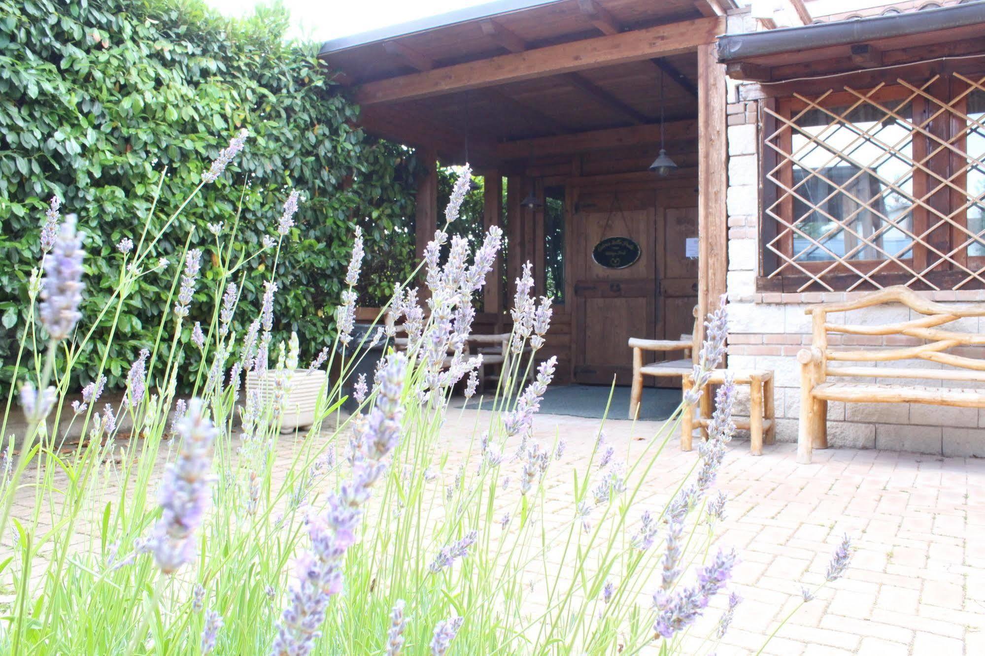 Osteria Della Posta Hotel Poggio Picenze Bagian luar foto